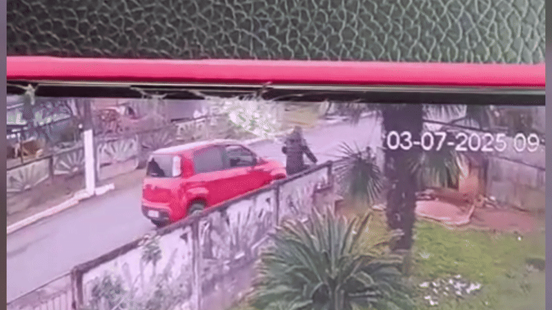 VÍDEO: Mulher é atropelada e prensada em muro por carro conduzido por ex em SC