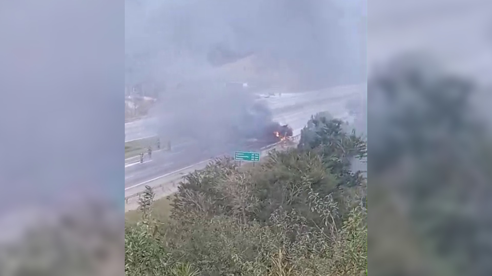 Caminhão explode e fecha rodovia de Sorocaba