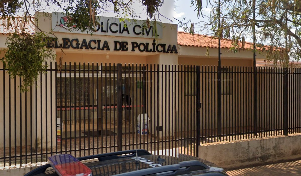 Casal é preso suspeito de esconder cadáver no quintal da própria casa em Ipaussu
