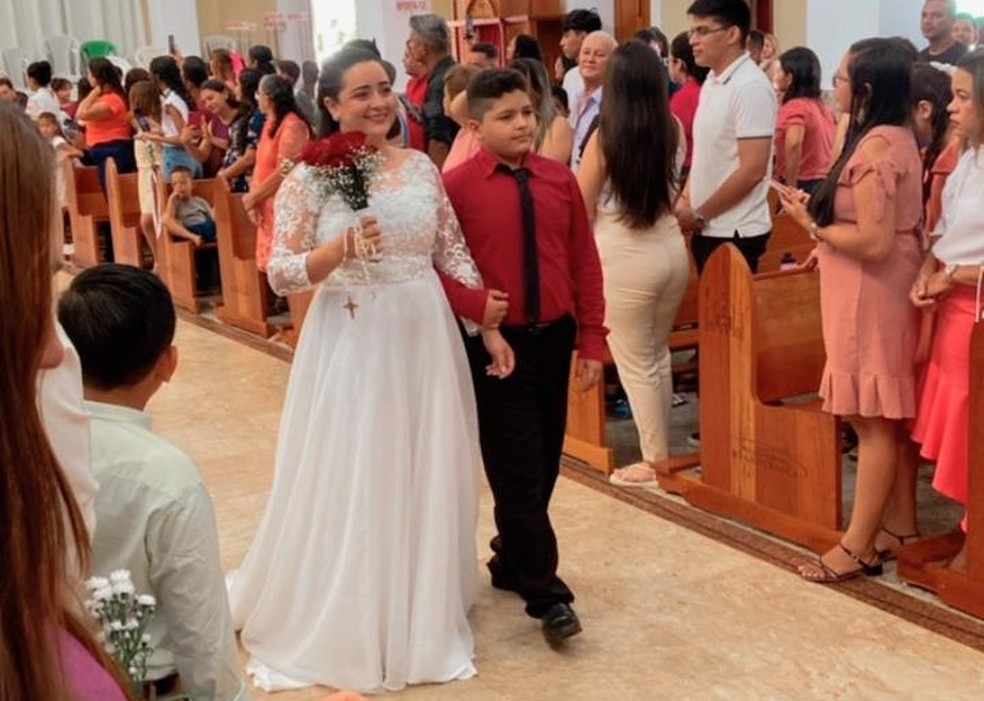 Dany e seu sobrinho Heitor na cerimônia do casamento — Foto: Acervo pessoal