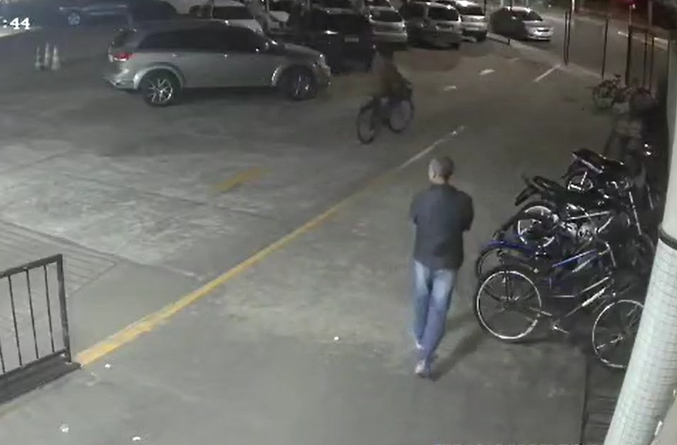 Sargento da PM é morto a facadas em saída de mercado, diz PM; O sargento aposentado da Polícia Militar do Paraná