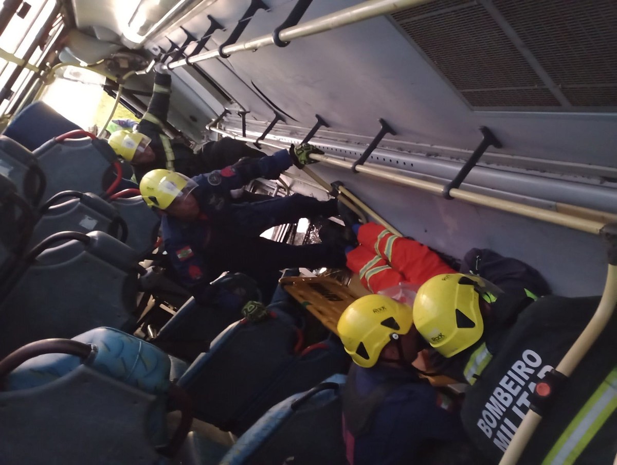 Acidente com ônibus na BR-101 deixa feridos em SC | Santa Catarina | G1