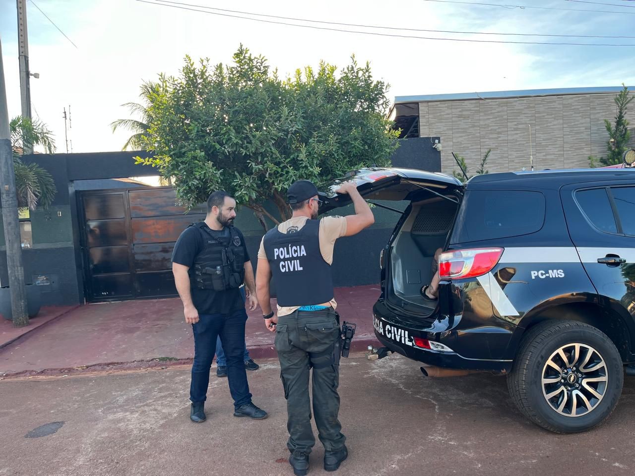 Polícia cumpre mandados contra organização criminosa suspeita de tráfico de drogas em Ilha Solteira