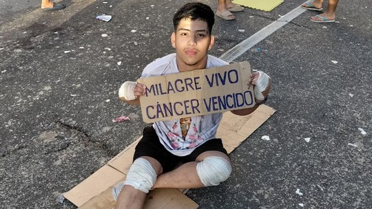Círio de Nazaré reúne multidão e acaba após 5h de sacrifício e fé dos romeiros