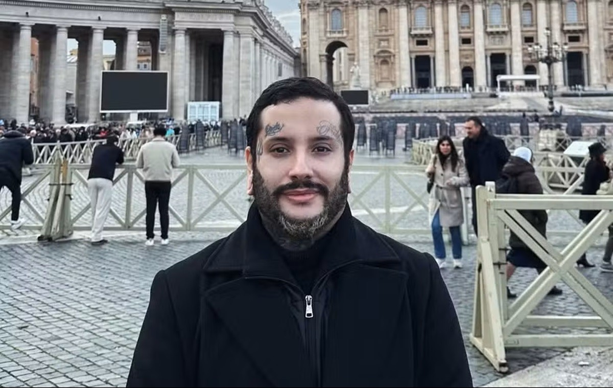 Defensoria Pública aciona Justiça contra influenciador após postagens nazistas e racistas com exaltação a Hitler