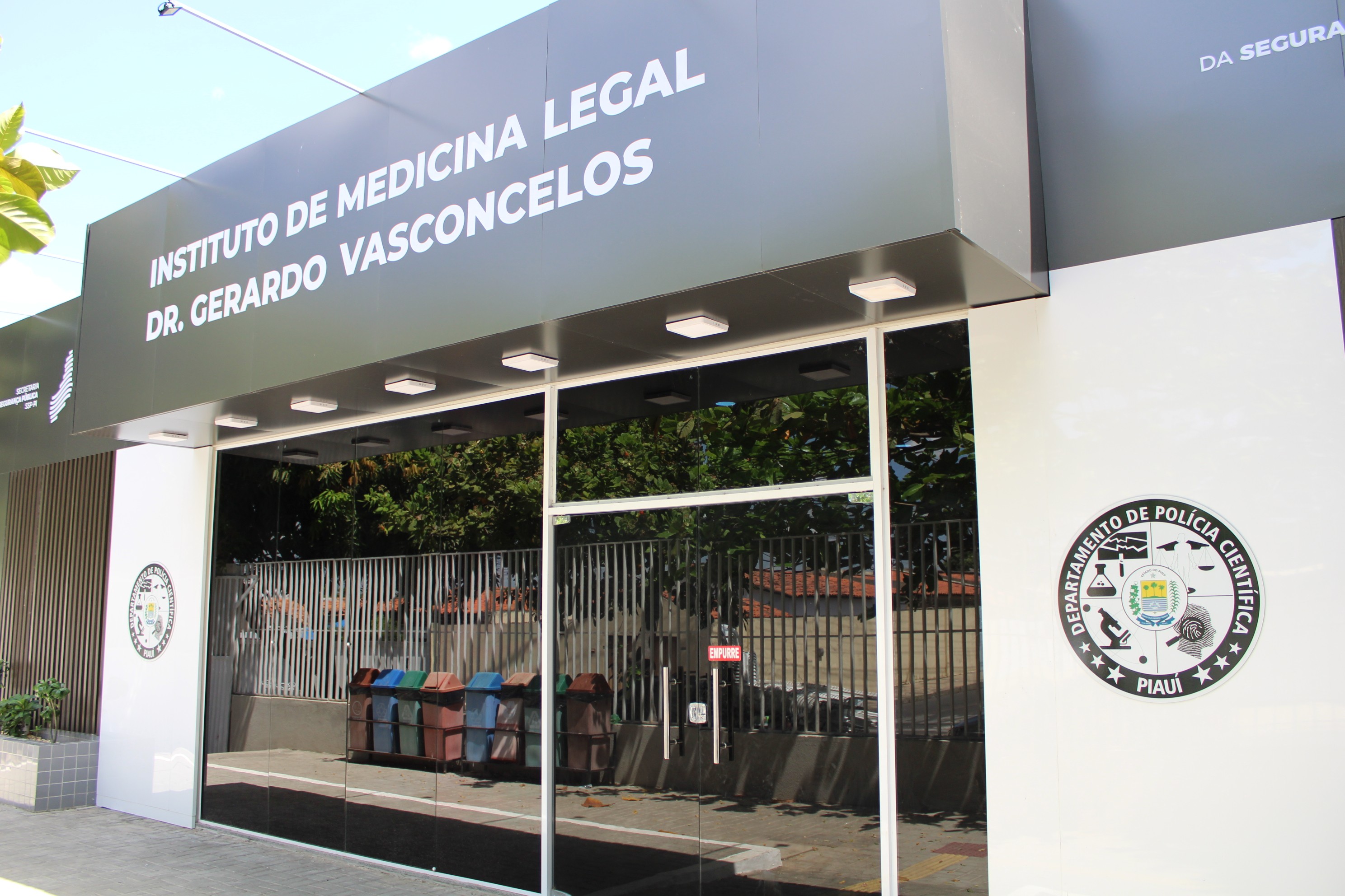 Menino de 12 anos morre ao ser atropelado por trator em aterro sanitário na Zona Sul de Teresina; garoto estava dormindo e não viu o veículo