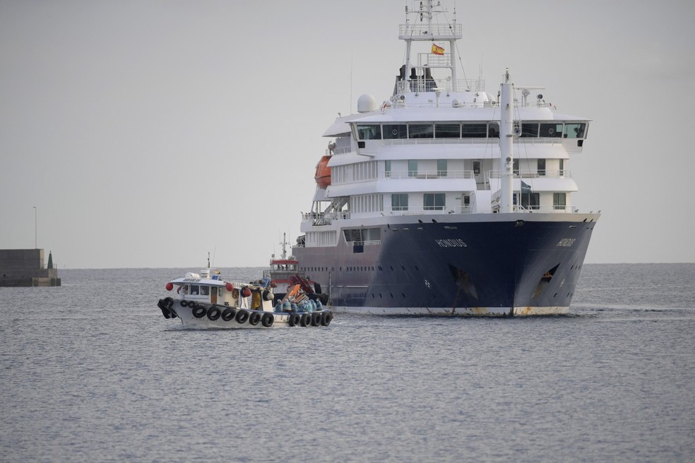Passageiros americanos do navio de cruzeiro MV Hondius, de bandeira holandesa e atingido pelo hantavírus — Foto: AFP