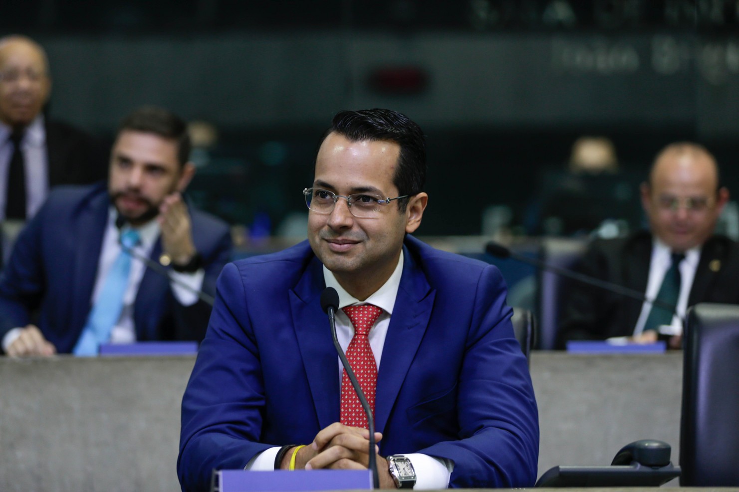 Vitor Valim é alvo de operação que investiga suposto superfaturamento em contratos da Prefeitura de Caucaia
