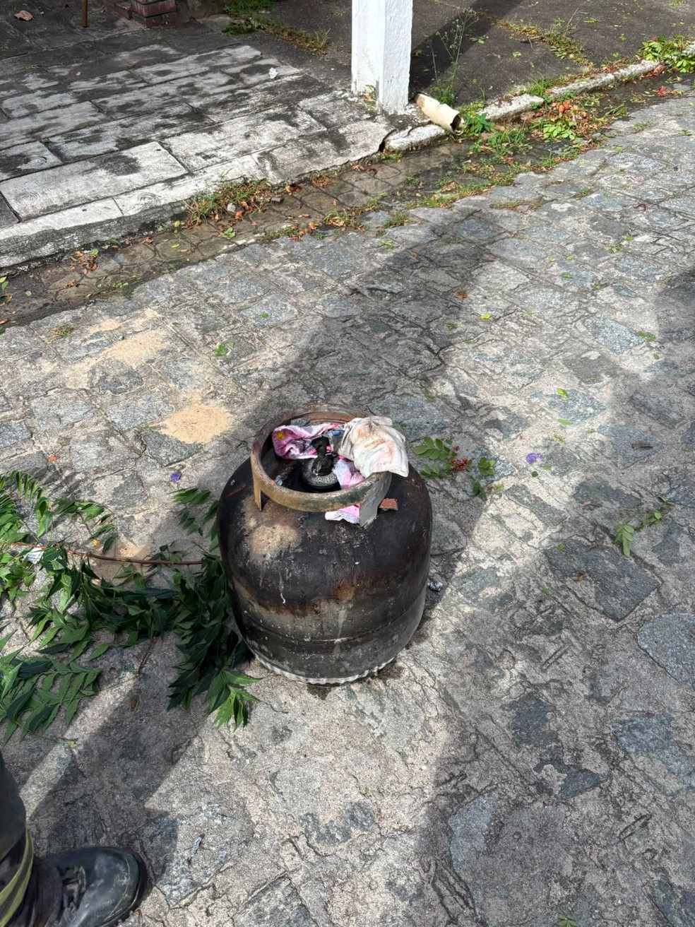 Incêndio provocado por um vazamento de gás de cozinha em uma residência. — Foto: CBM/AL
