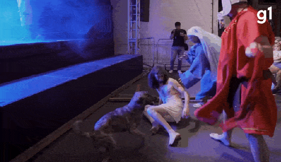 ‘Grande surpresa’, diz homem que adotou cadela que ficou famosa na internet por ‘defender Jesus’ em espetáculo