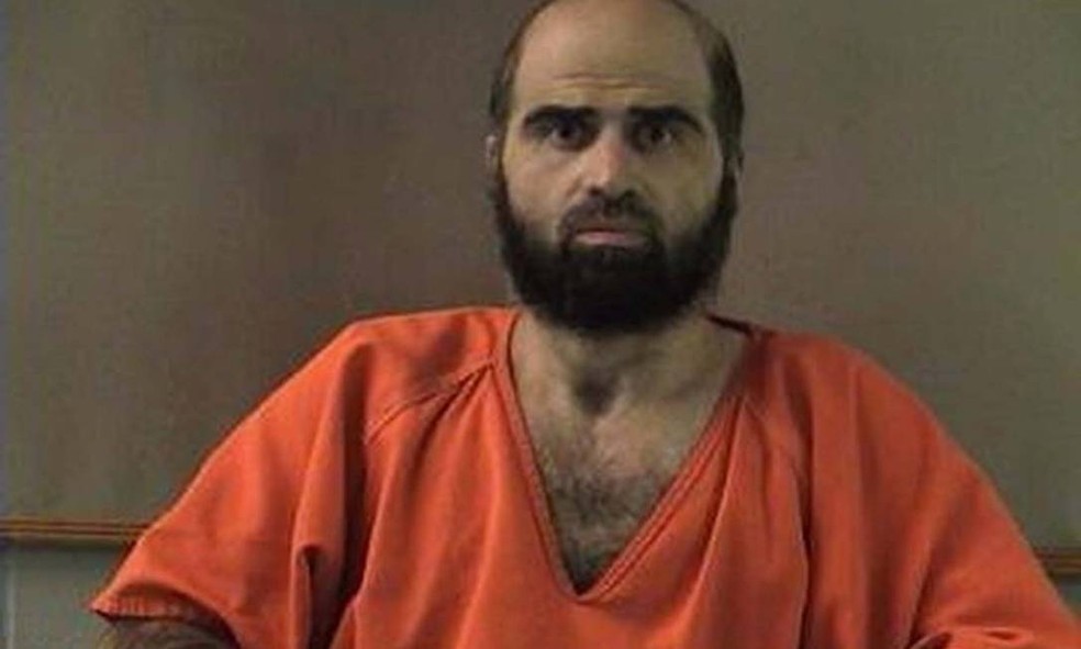 O ex-psiquiatra do Exército americano Nidal Hassan em foto sem data divulgada pelas autoridades — Foto: AP