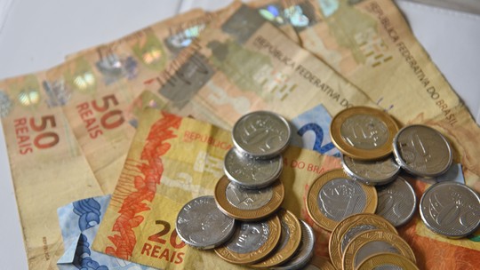 Com ajuda do aumento do IOF, arrecadação federal soma R$ 234 bilhões e bate recorde em junho - O resultado representa um aumento real de 6,6% na comparação com o mesmo mês do ano passado. Esse também foi a maior arrecadação já registrada para meses de junho desde o início da série histórica da Receita Federal, em 1995, ou seja, em 31 anos.