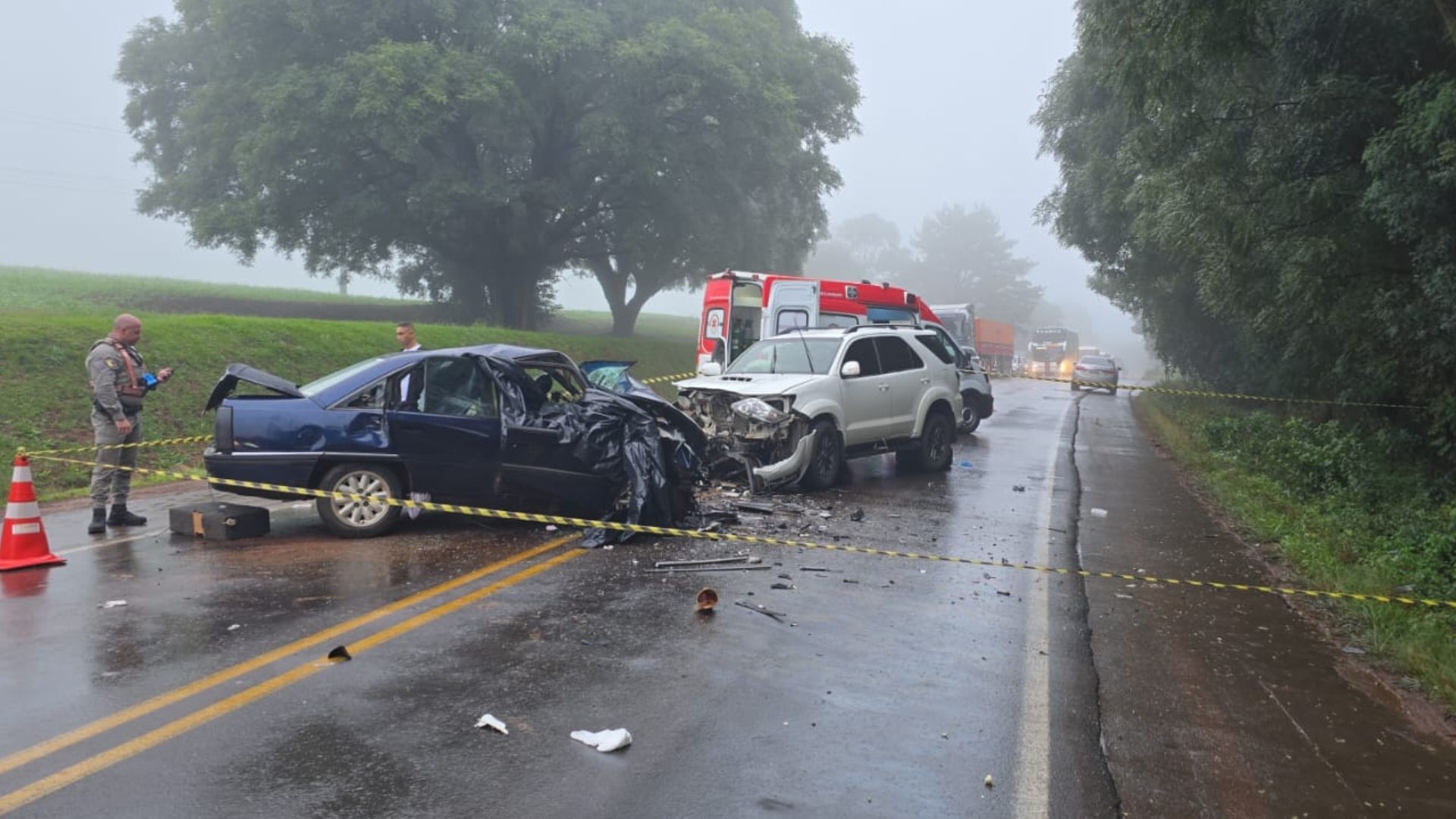 Adolescente morre e outras seis pessoas ficam feridas em colisão frontal na RSC-153