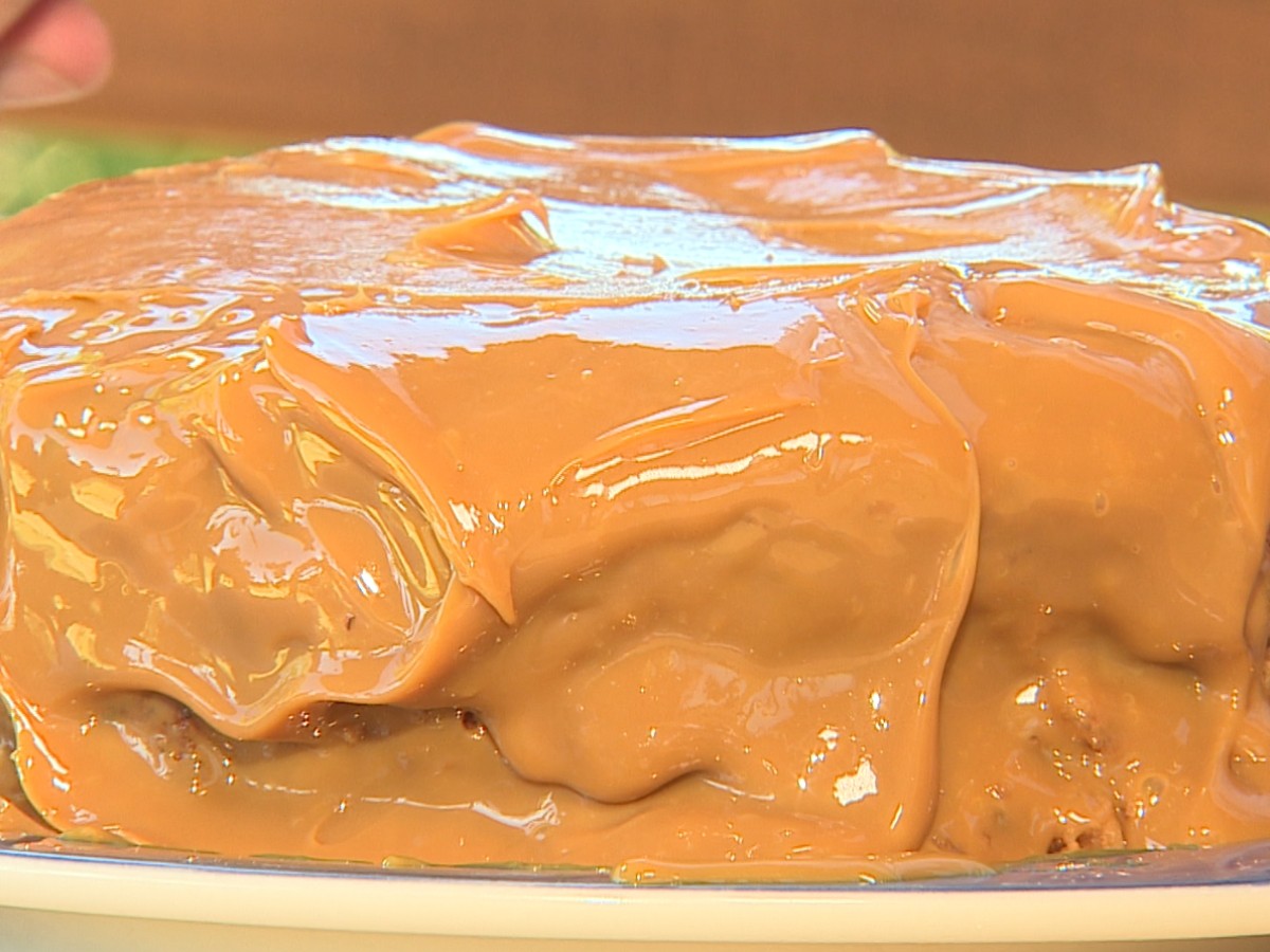 Sabor de Casa: aprenda a fazer torta de nozes coberta com doce de leite