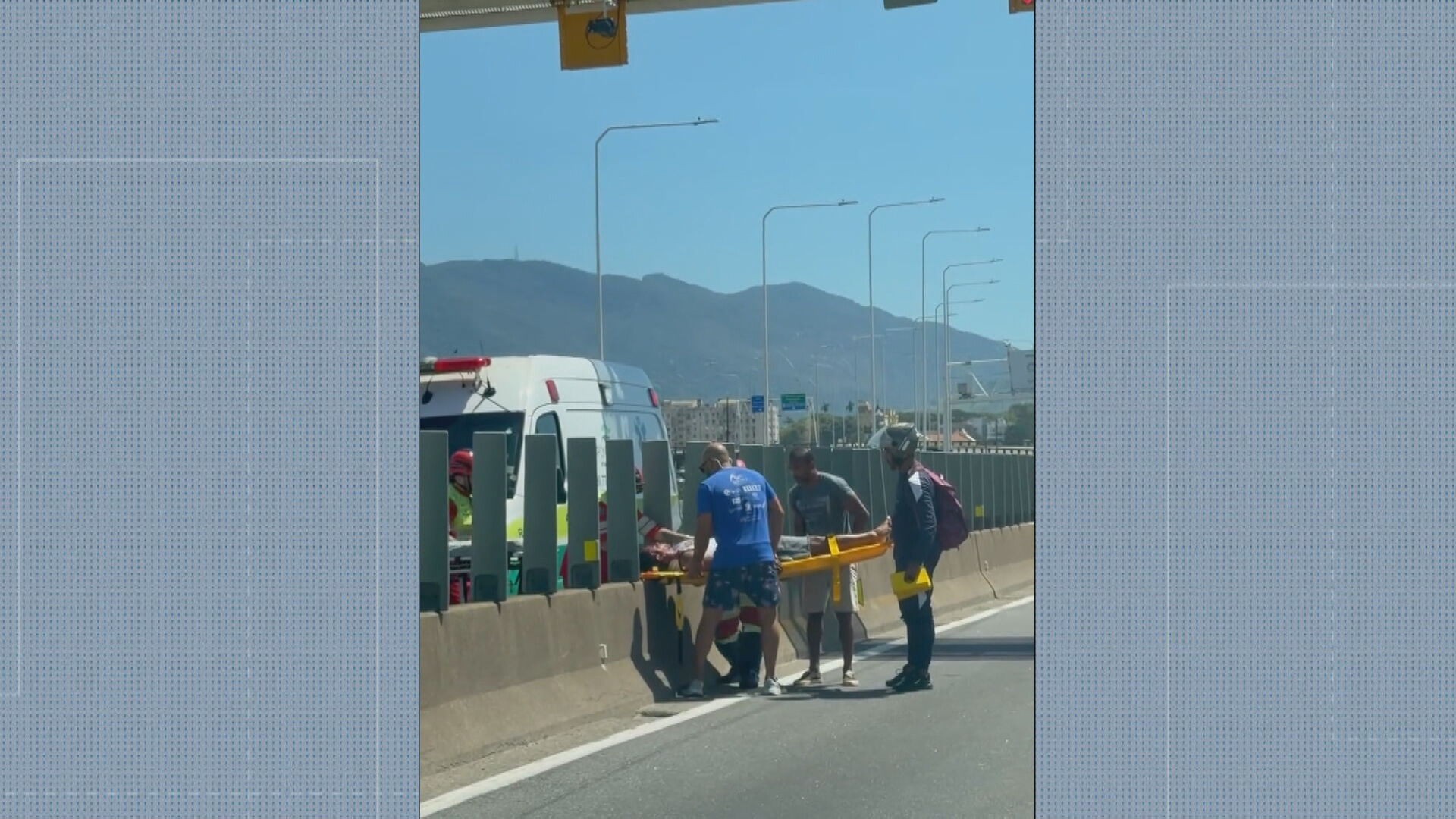 Motorista é atropelado na Ponte Rio-Niterói na véspera de Natal após parar para trocar pneu do carro; motociclista fugiu sem prestar socorro