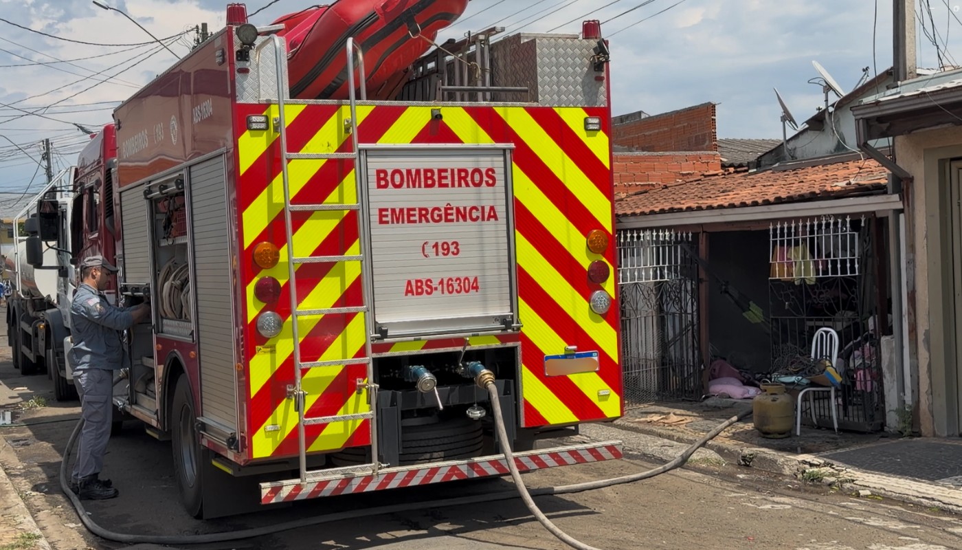 Botijão de gás explode e causa incêndio em casa em Santa Bárbara d'Oeste