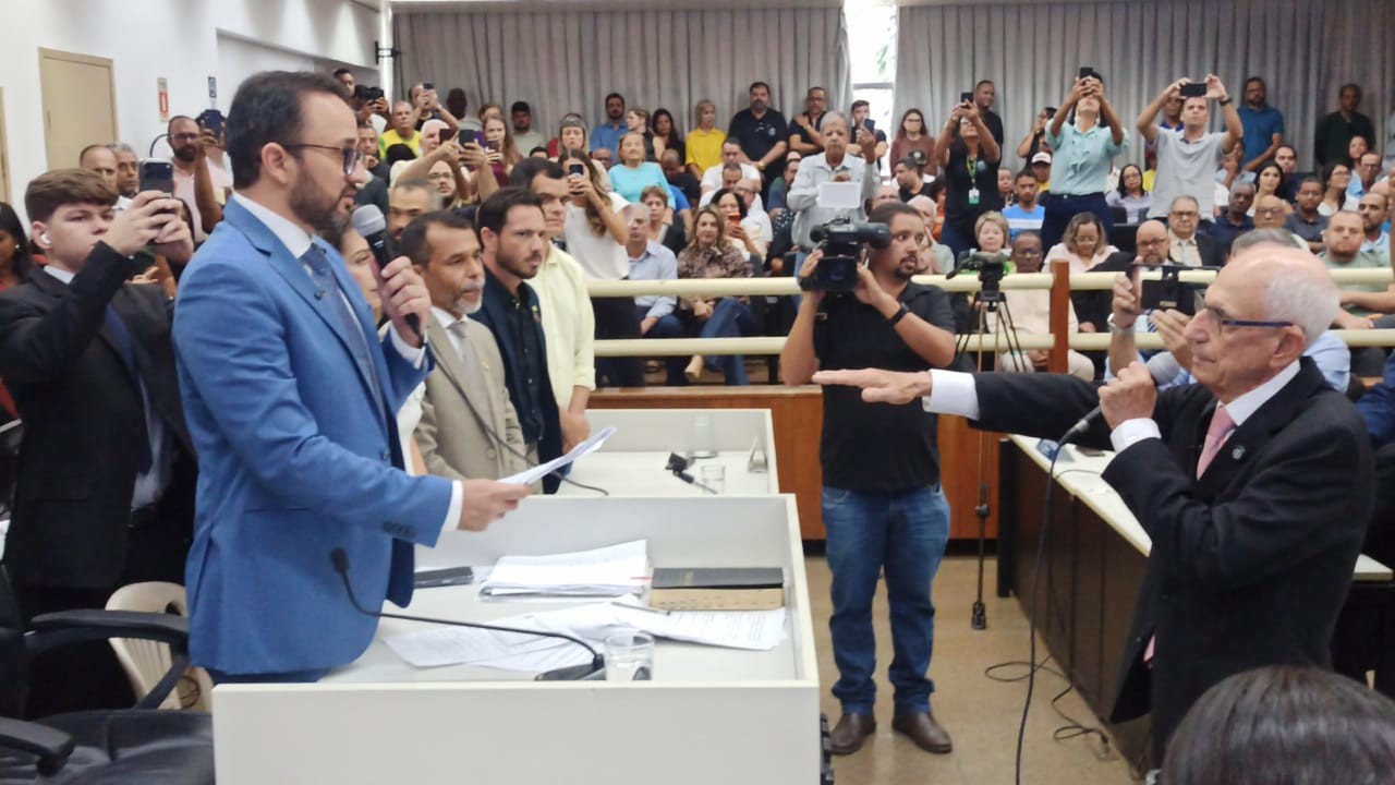 Mourão volta ao comando da Prefeitura de Governador Valadares após quase 20 anos