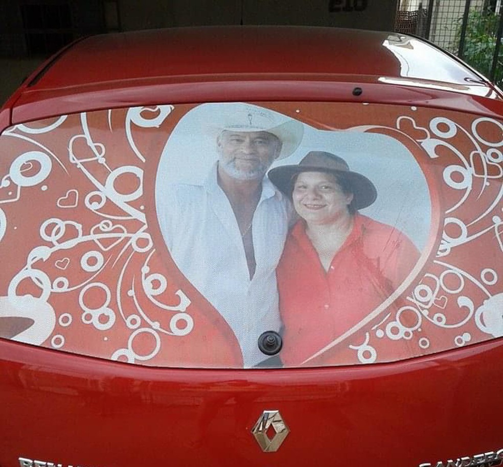 Carmen contou que quando estão com o carro nas ruas, várias pessoas interagem com eles — Foto: Arquivo pessoal