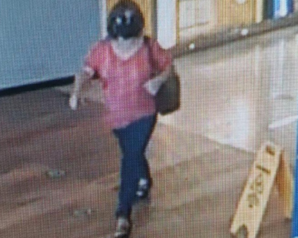 Suspeita de aplicar golpes contra idosos em shoppings de Aracaju é presa no Rio Grande do Norte — Foto: SSP/SE