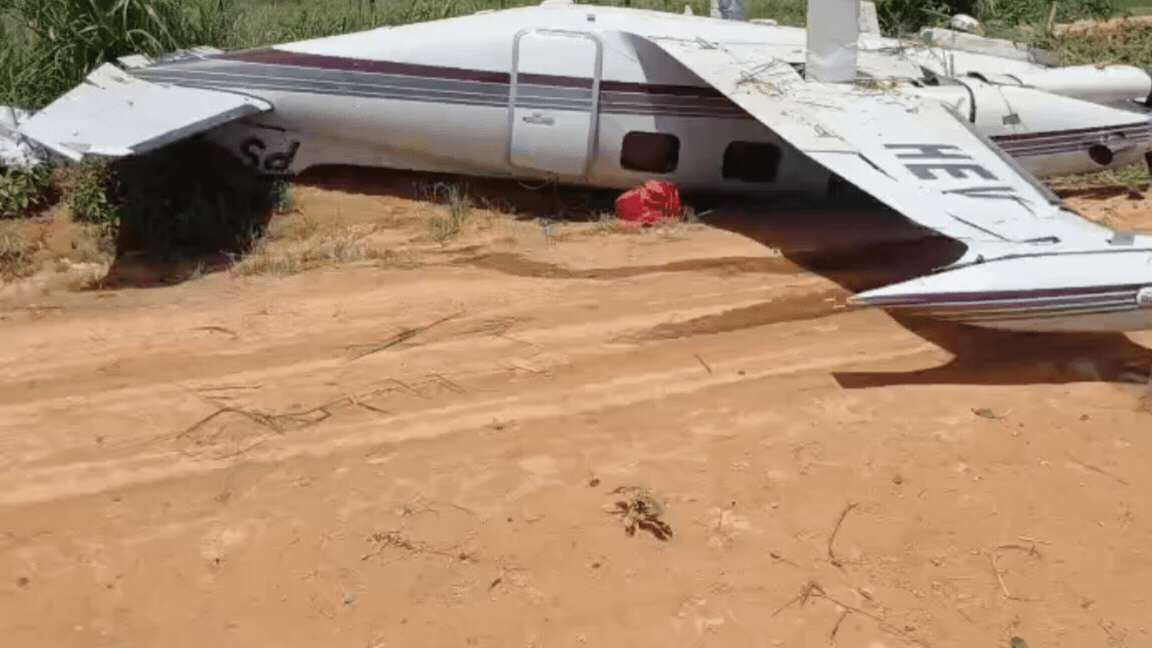 Avião que buscava paciente de UTI cai com médico e enfermeira a bordo em MT; veja vídeo