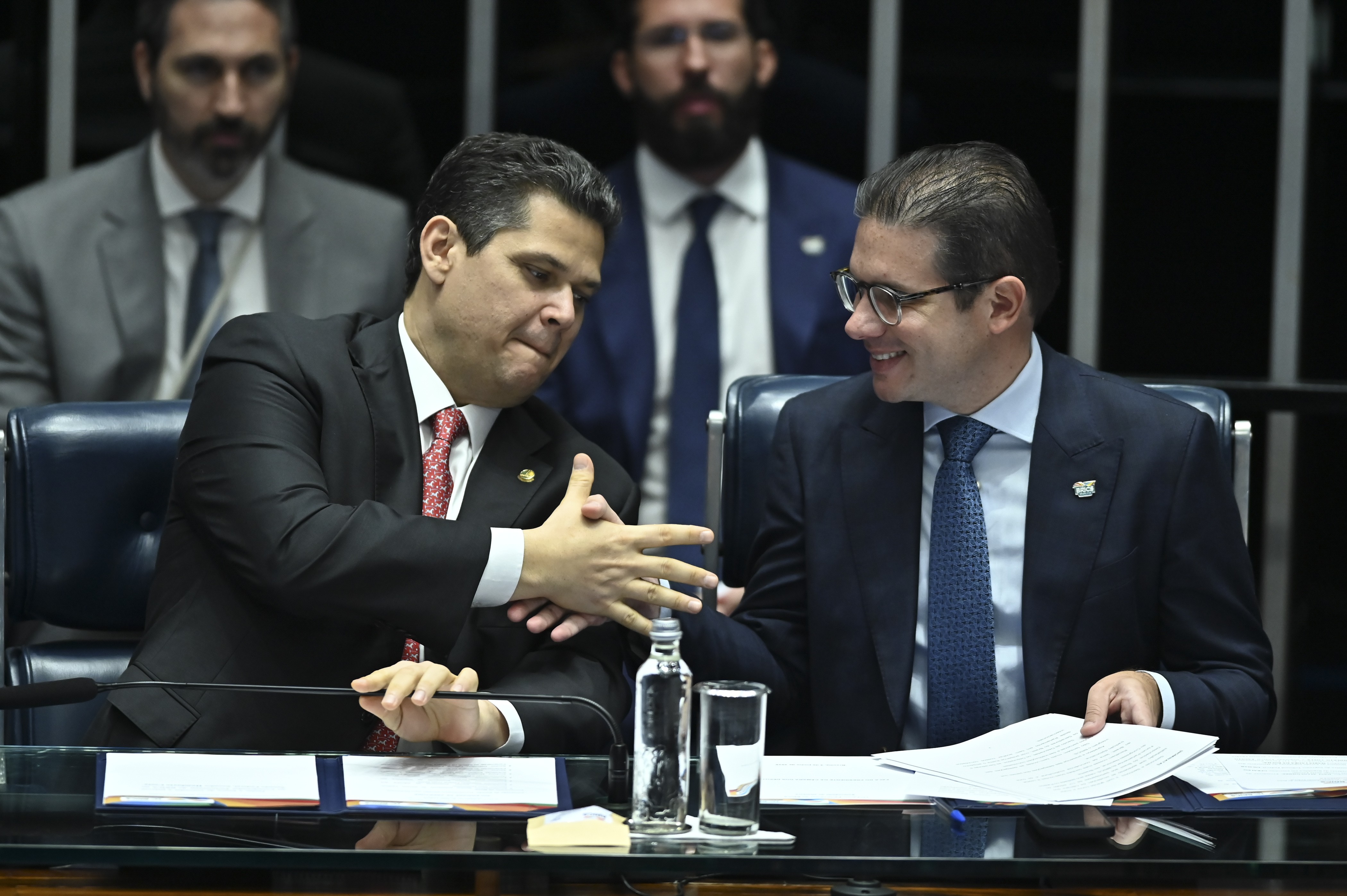 Duas gotas d'água entornaram o mar de insatisfações de Motta e Alcolumbre contra o governo