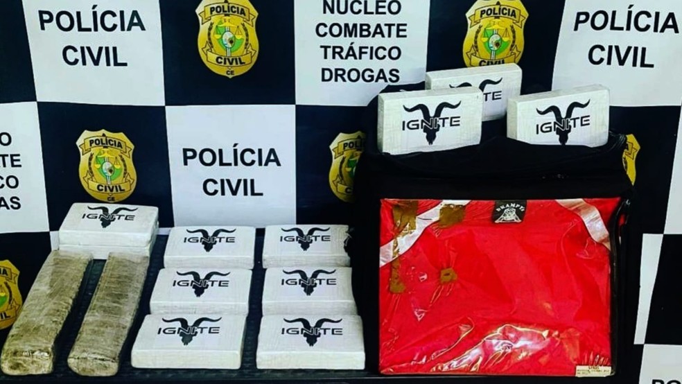 A droga e o carro apreendidos foram levados a uma delegacia de Juazeiro do Norte, no Ceará. — Foto: Polícia Civil/Reprodução