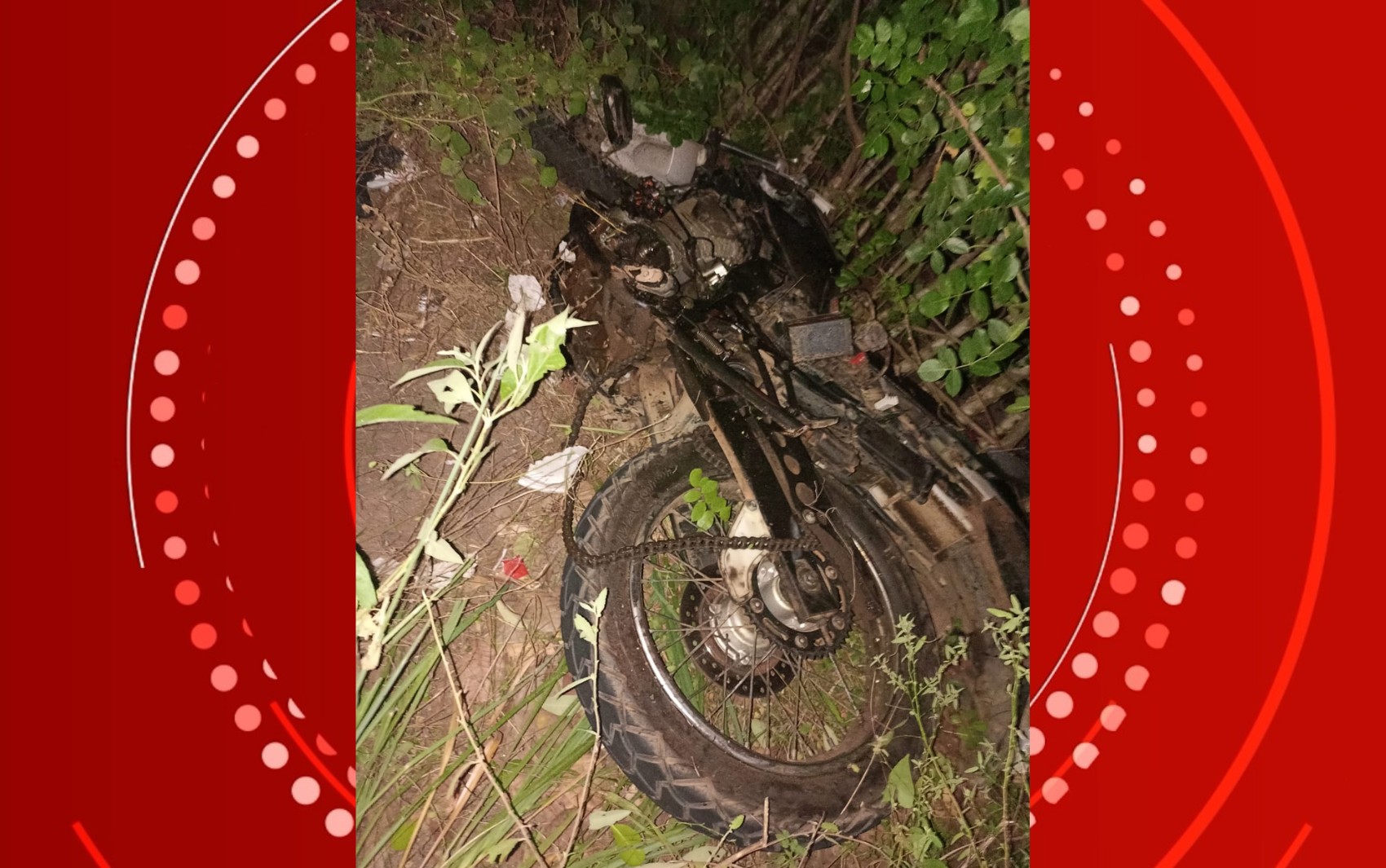 Motociclista morre e passageiro fica ferido após carro invadir contramão no interior da Bahia