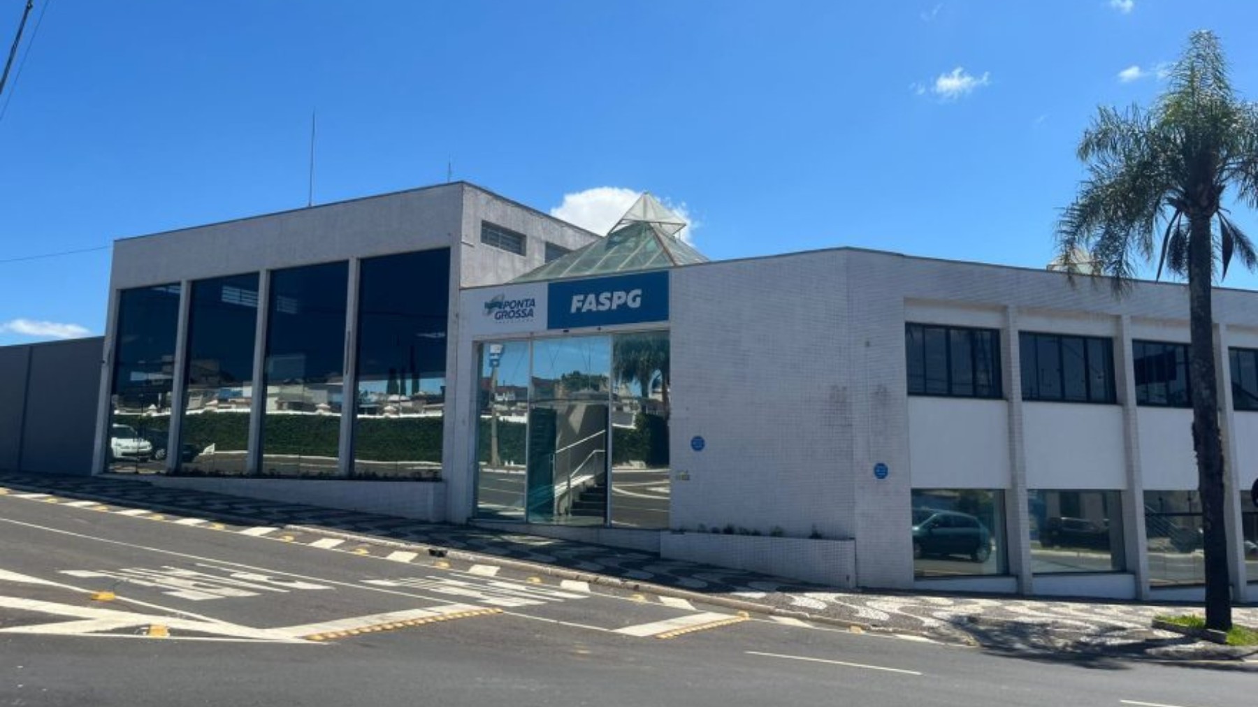 Assistente social é indiciado por usar nomes de idosos mortos para desviar benefícios e recursos públicos, em Ponta Grossa