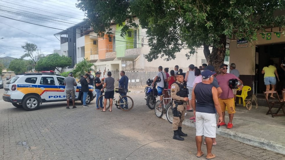 Mulher é morta a tiros em Governador Valadares — Foto: Quézia Prado\Inter TV dos Vales