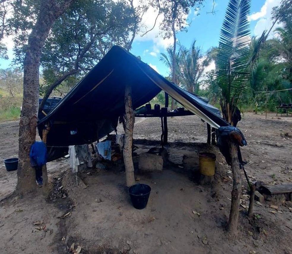 Mais de 20 trabalhadores são resgatados em situação análoga à escravidão em pedreiras de quatro cidades do Piauí — Foto: Divulgação /PF-PI