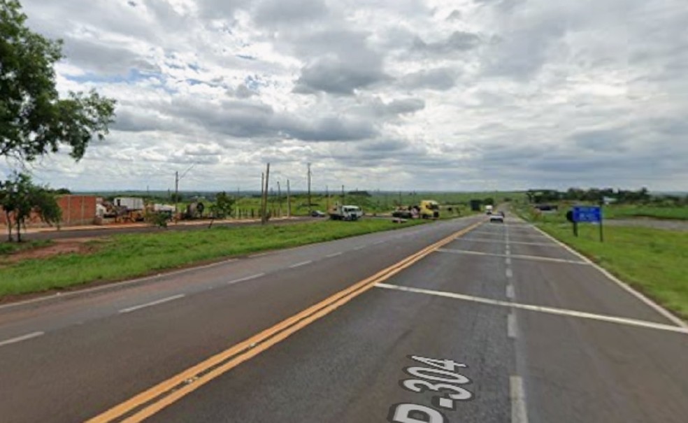 Motociclista fica 12 horas em valeta após acidente e é resgatado na SP-304, em Jaú — Foto: Google Street View/Reprodução