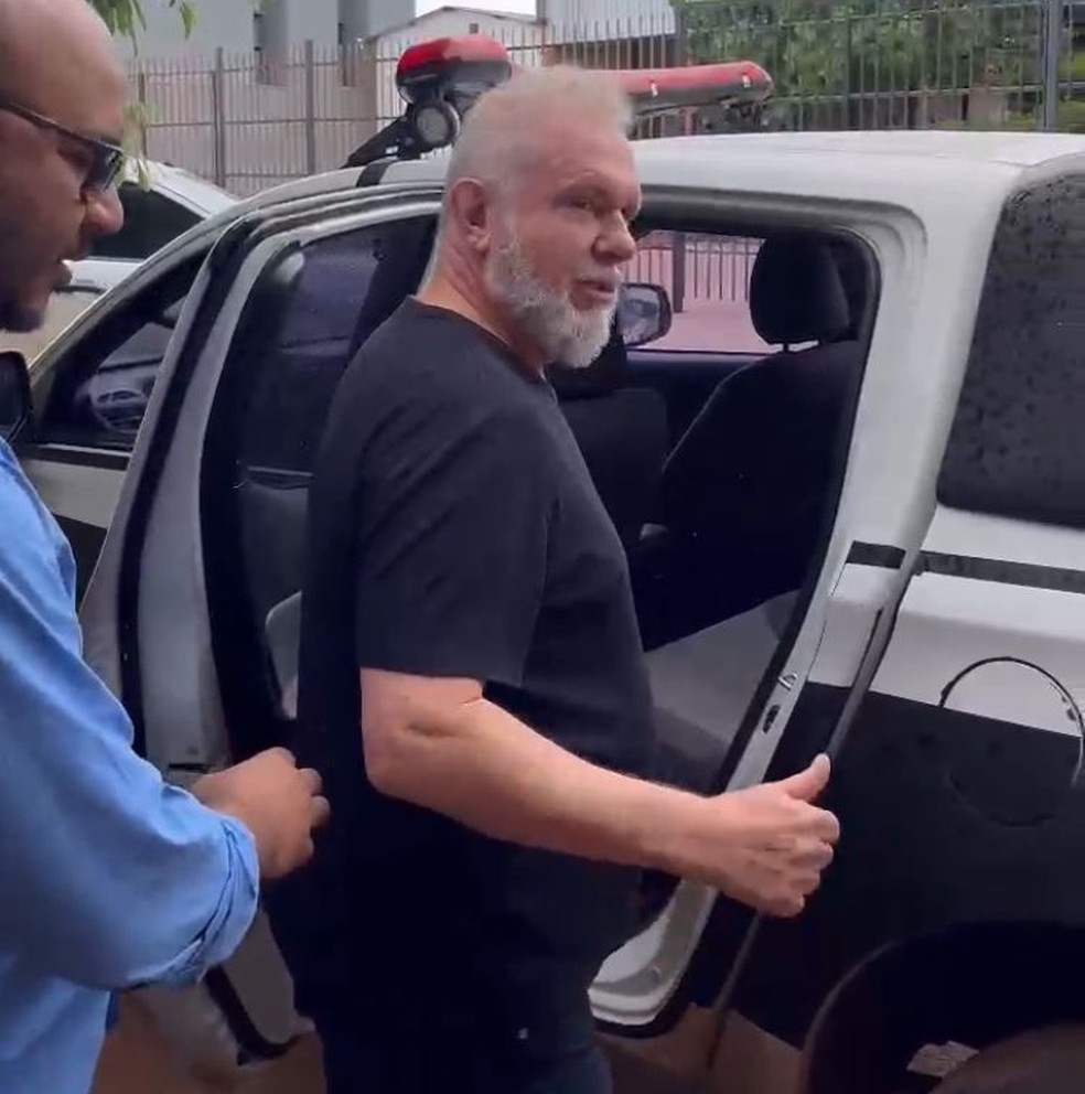 Mauro Carlesse saiu do IML de Gurupi e seguiu para a unidade penal — Foto: Antoniel Cavalcante/Ronda Policial Tocantins