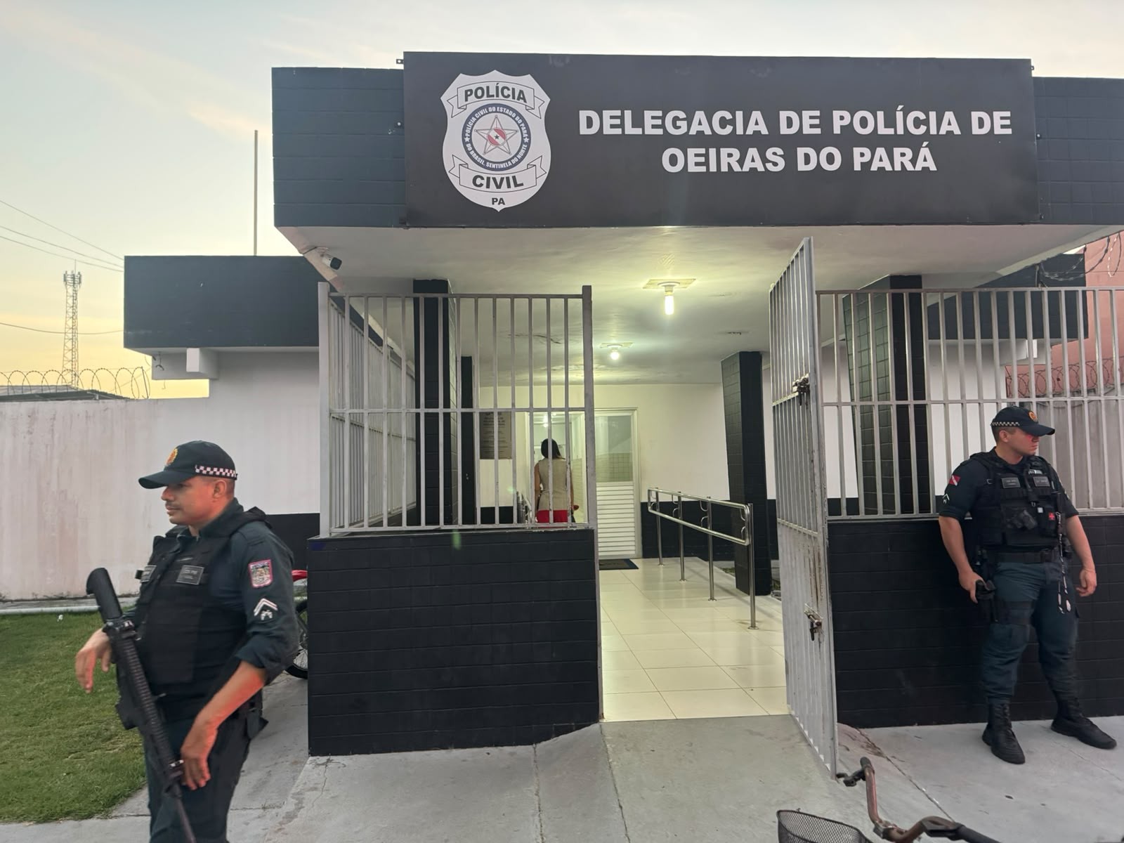 Motorista embriagado é preso após ferir criança com TEA e pai durante operação no Festival do Camarão em Oeiras do Pará