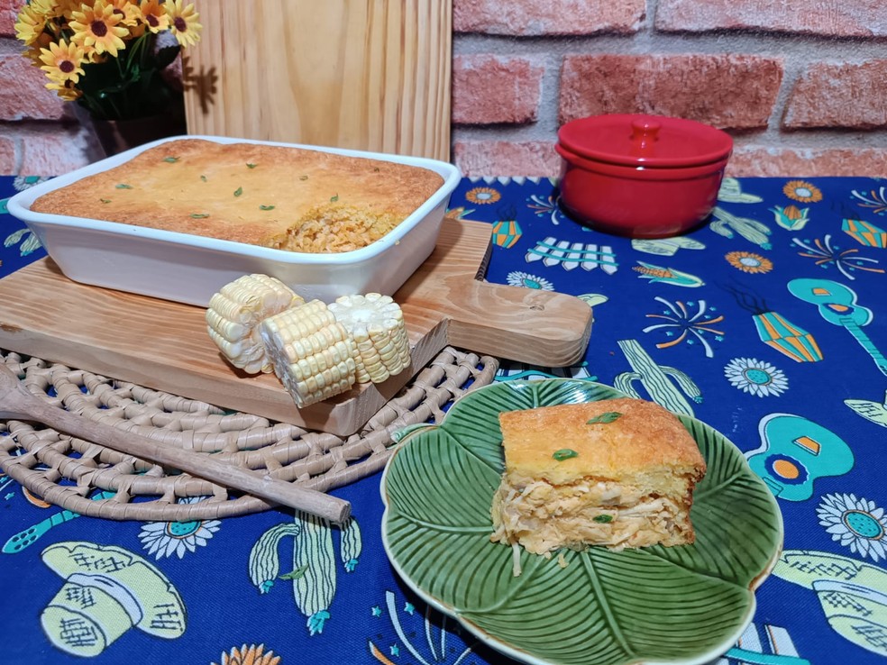 Torta de milho recheada com frango foi ensinada no Inter TV Rural deste domingo (11) — Foto: Inter TV Costa Branca