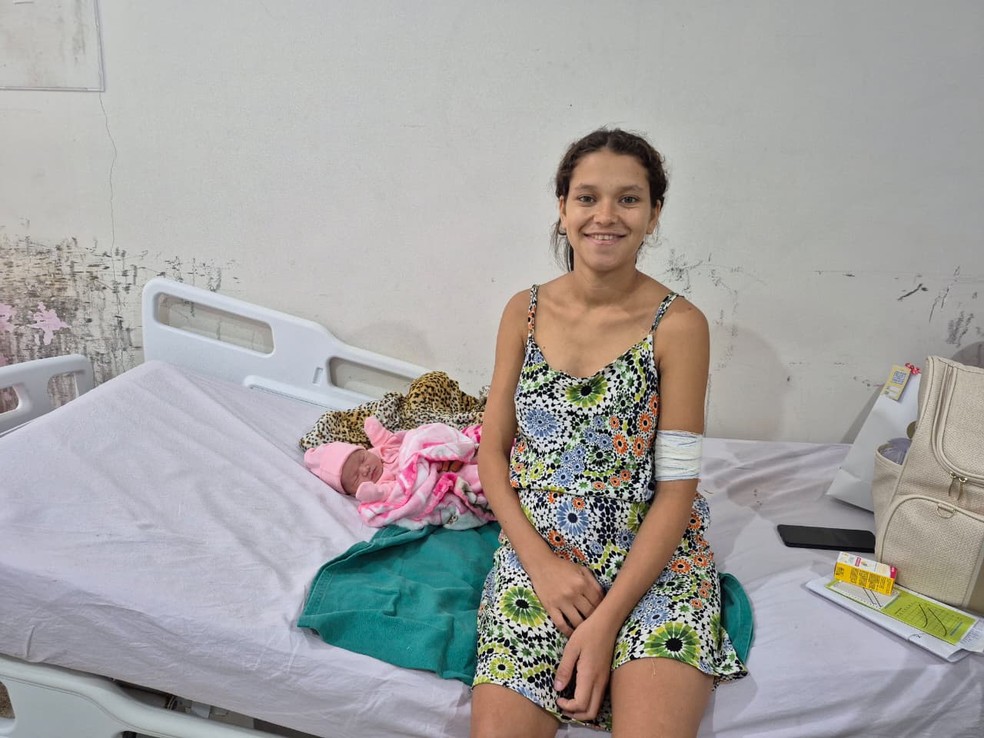 Fabricia deu à luz em casa após ser liberada de unidade de saúde em RO — Foto: Rinaldo Moreira