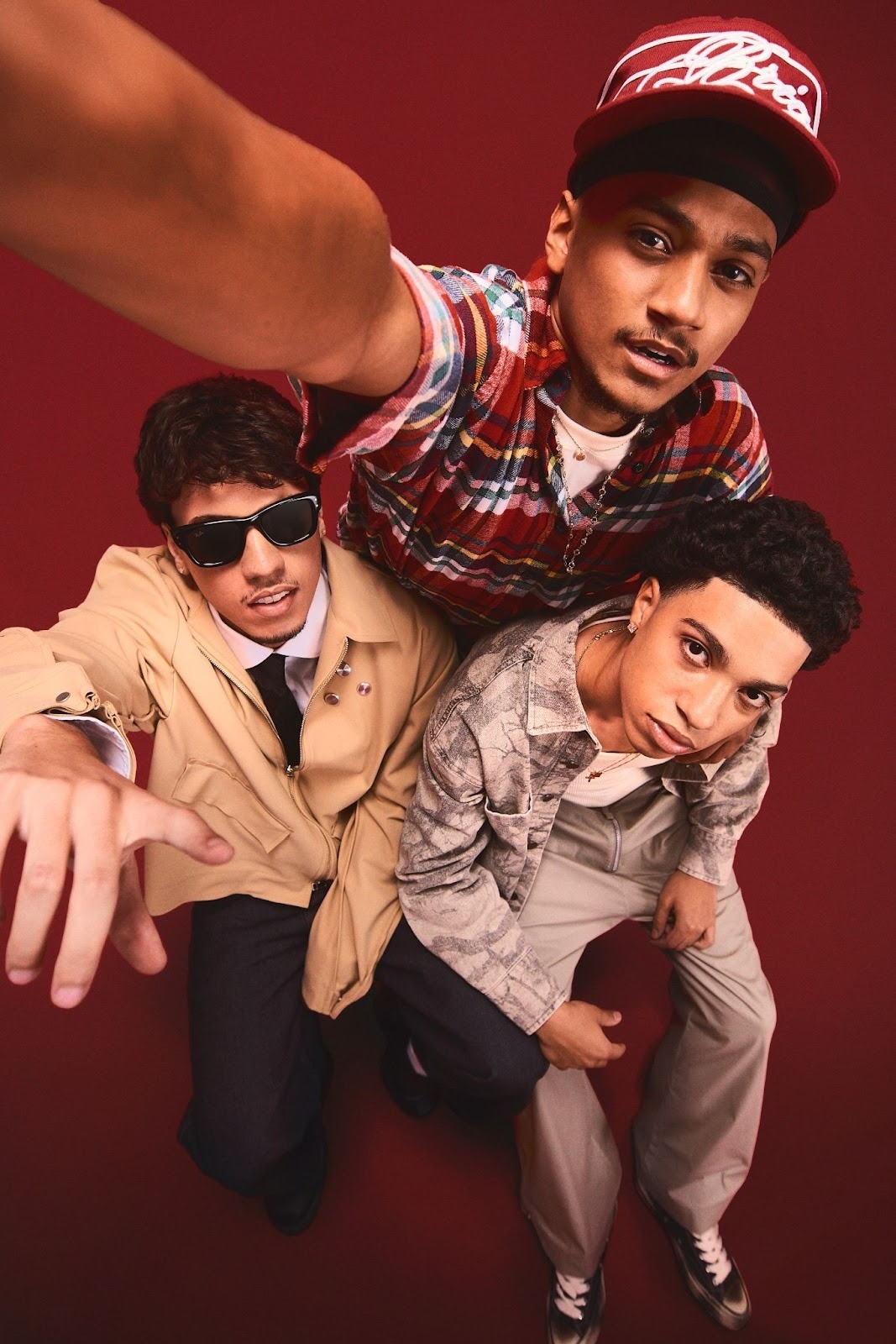 Trivia evoca Gilsons ao entrar em cena com dois netos e um filho de Djavan