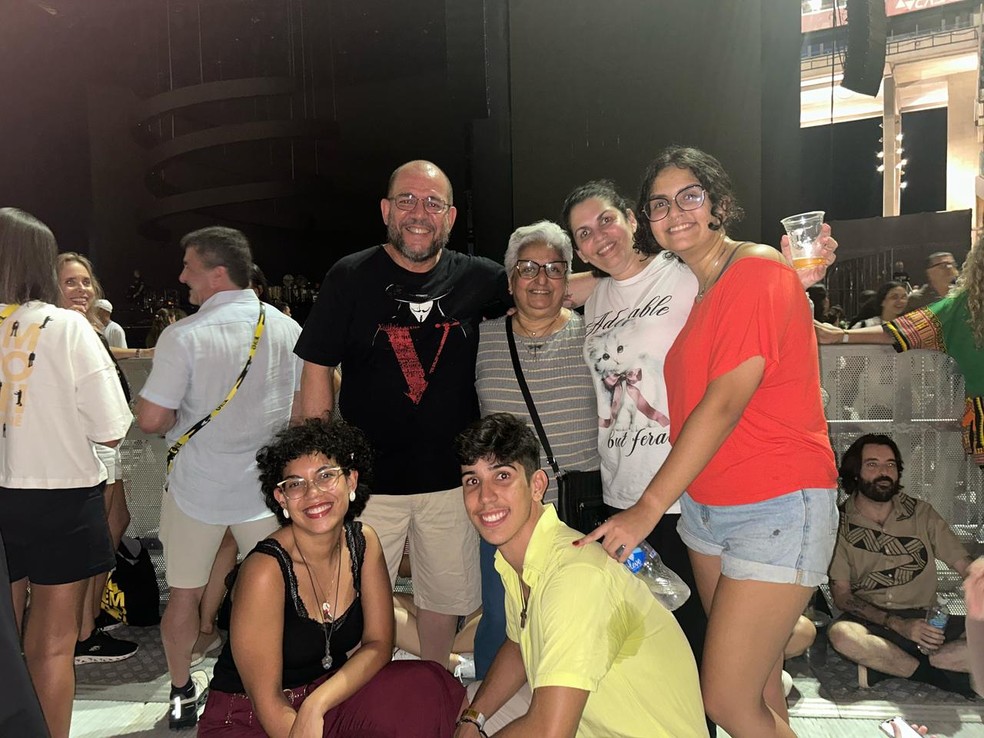 Famílias marcam presença no primeiro show da turnê de Gilberto Gil em Salvador — Foto: Malu Vieira/g1