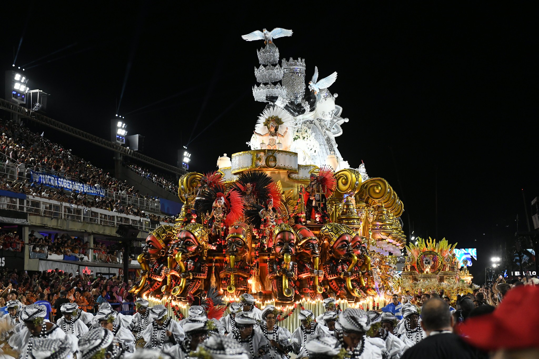 Entradas de 'Ingresso sambista' e 'Passaporte Rio Carnaval' para os desfiles de 2026 já estão esgotadas