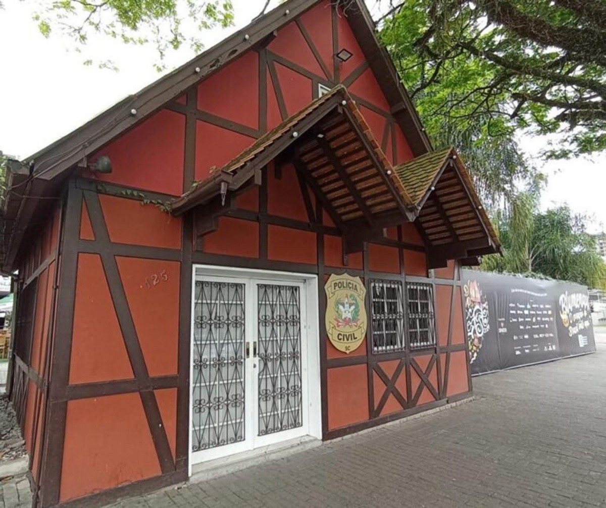 Homem com dívida de pensão é preso no primeiro dia da Oktoberfest 2025 em Blumenau