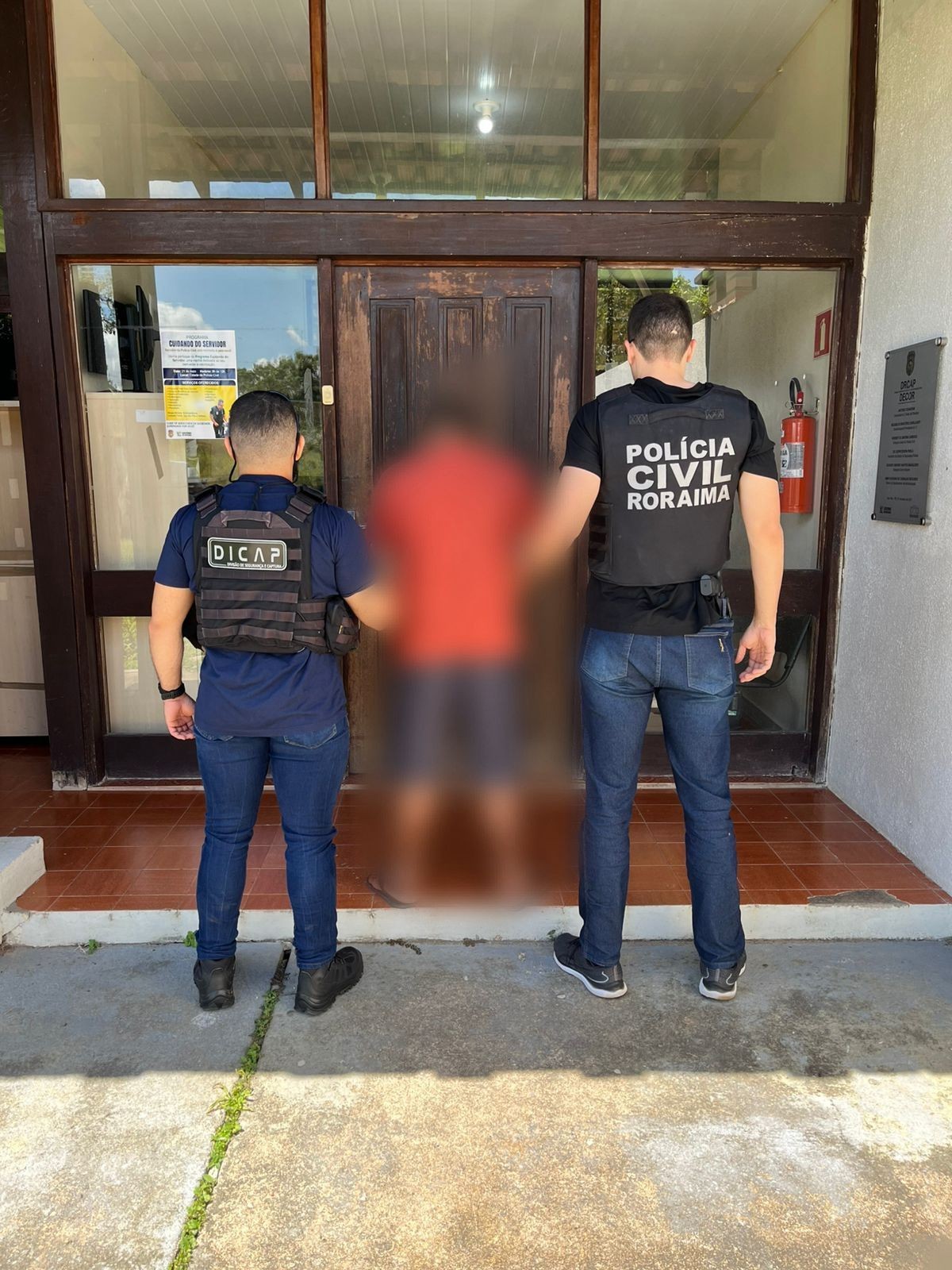 Jovem é preso suspeito de invadir casa para roubar e agredir moradora em Boa Vista