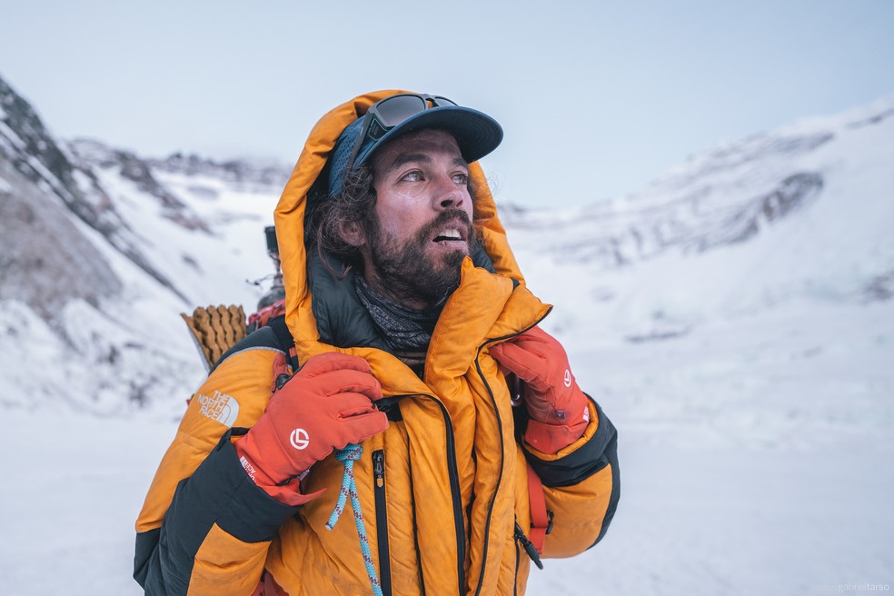 Fotógrafo brasileiro tem problema com cilindro de oxigênio e quase morre ao escalar Monte Everest — Foto: Gabriel Tarso/Arquivo pessoal
