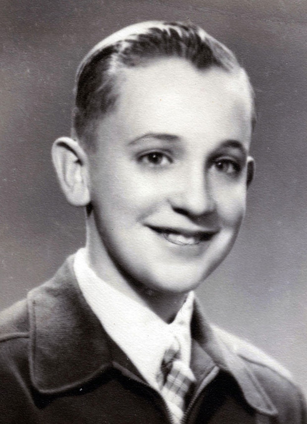 Retrato da juventude de Jorge Mario Bergoglio foi divulgado por sua família na Argentina — Foto: Reuters/Cortesia da família Bergoglio