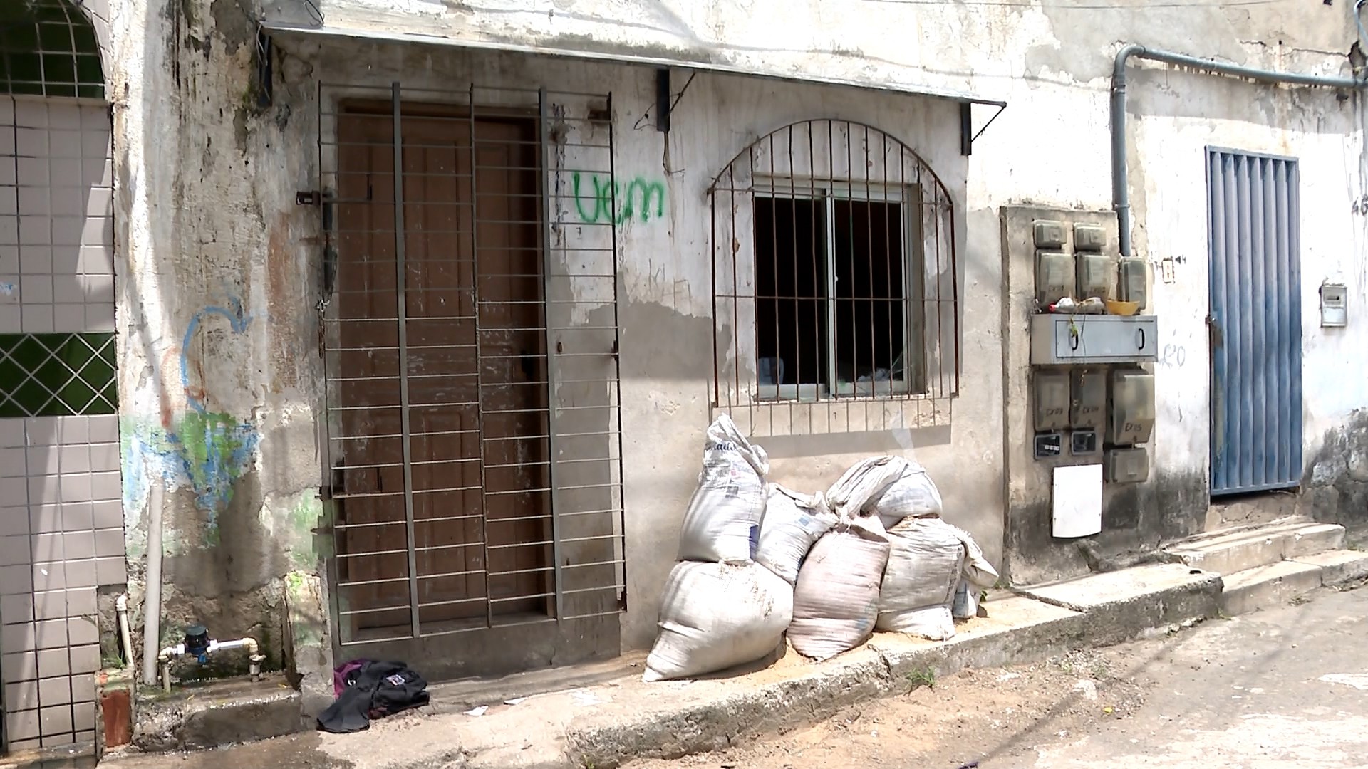 Homem é morto a facadas ao tentar defender irmã de agressões de ex no ES