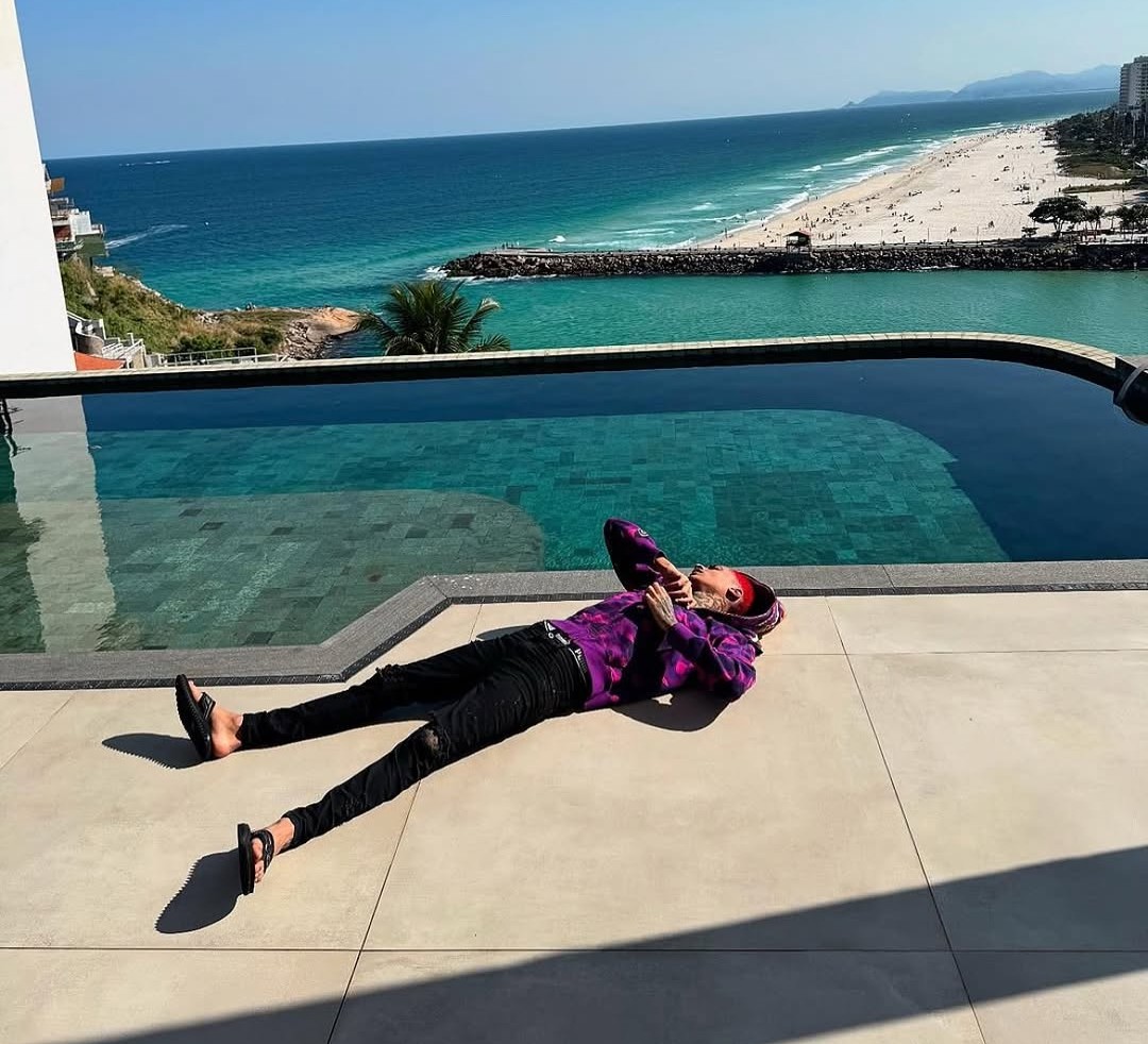 Preso, Oruam entrega mansão de luxo com 5 suítes, elevador, piscina 'infinita' e vista incrível; FOTOS