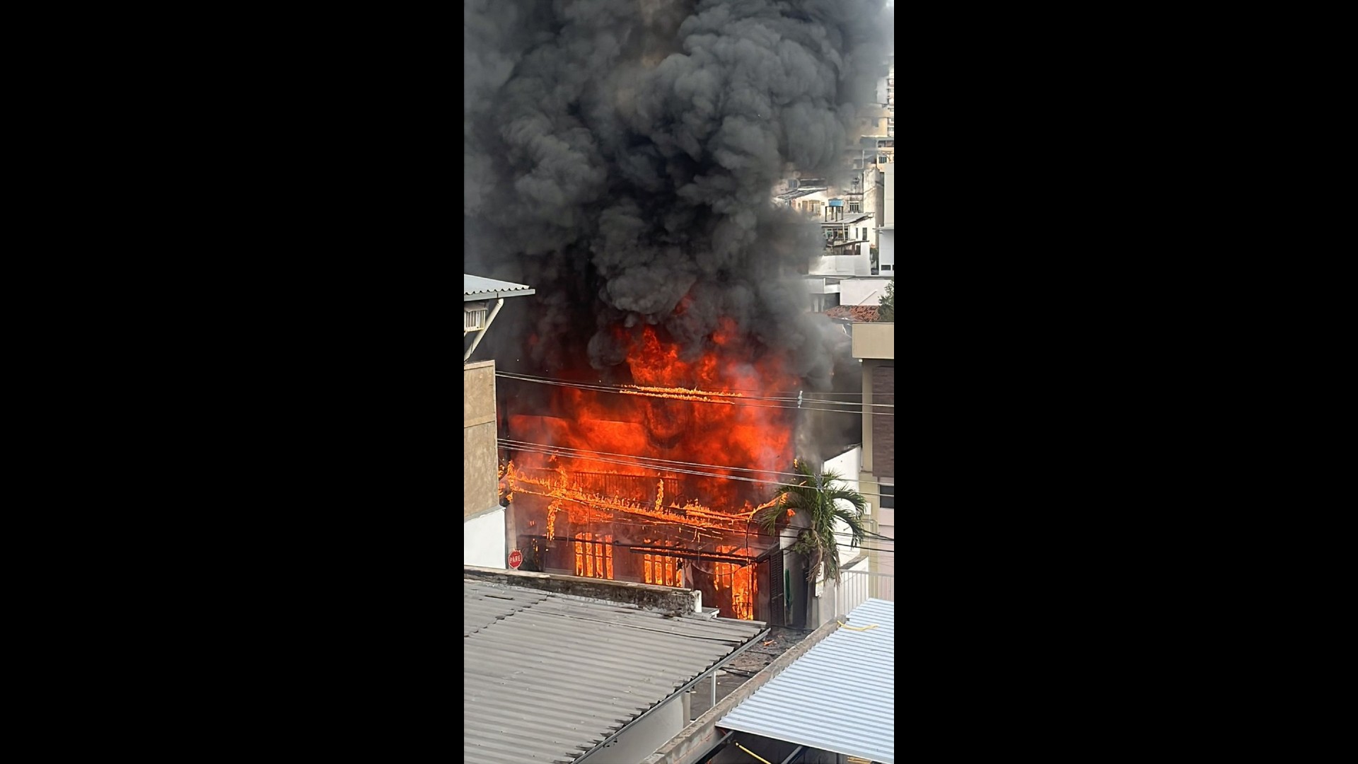 Incêndio atinge restaurante no Bairro Alto dos Passos, em Juiz de Fora — Foto: Redes Sociais
