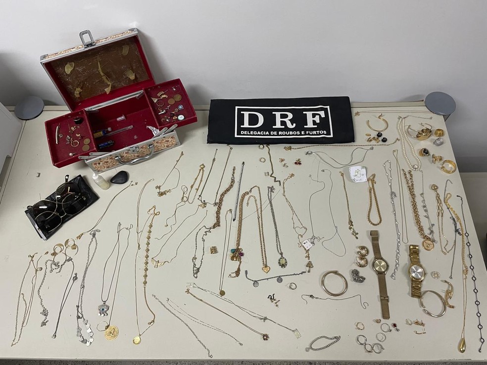 Polícia recupera joias avaliadas em R$ 400 mil furtadas de apartamento em Fortaleza. — Foto: Polícia Civil/ Divulgação