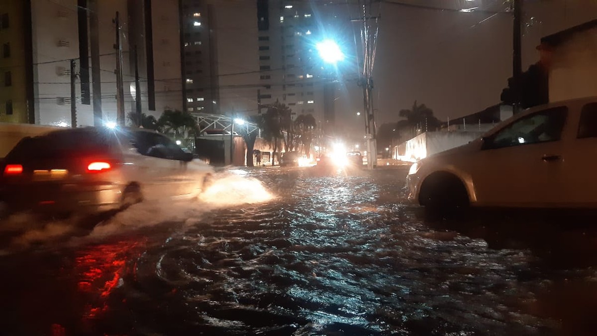 Chuva causa alagamentos em ruas e avenidas de Natal; veja pontos ...