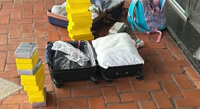 Três mulheres são presas e 30 kg de cocaína são apreendidos durante abordagem a ônibus interestadual no sudoeste da Bahia