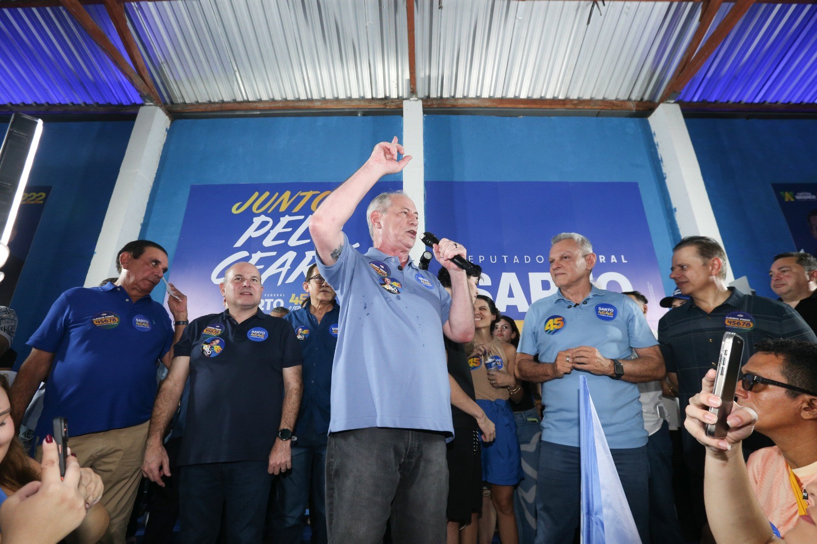 Ciro Gomes intensifica campanha com inauguração de comitê e carreatas em Fortaleza​‌​