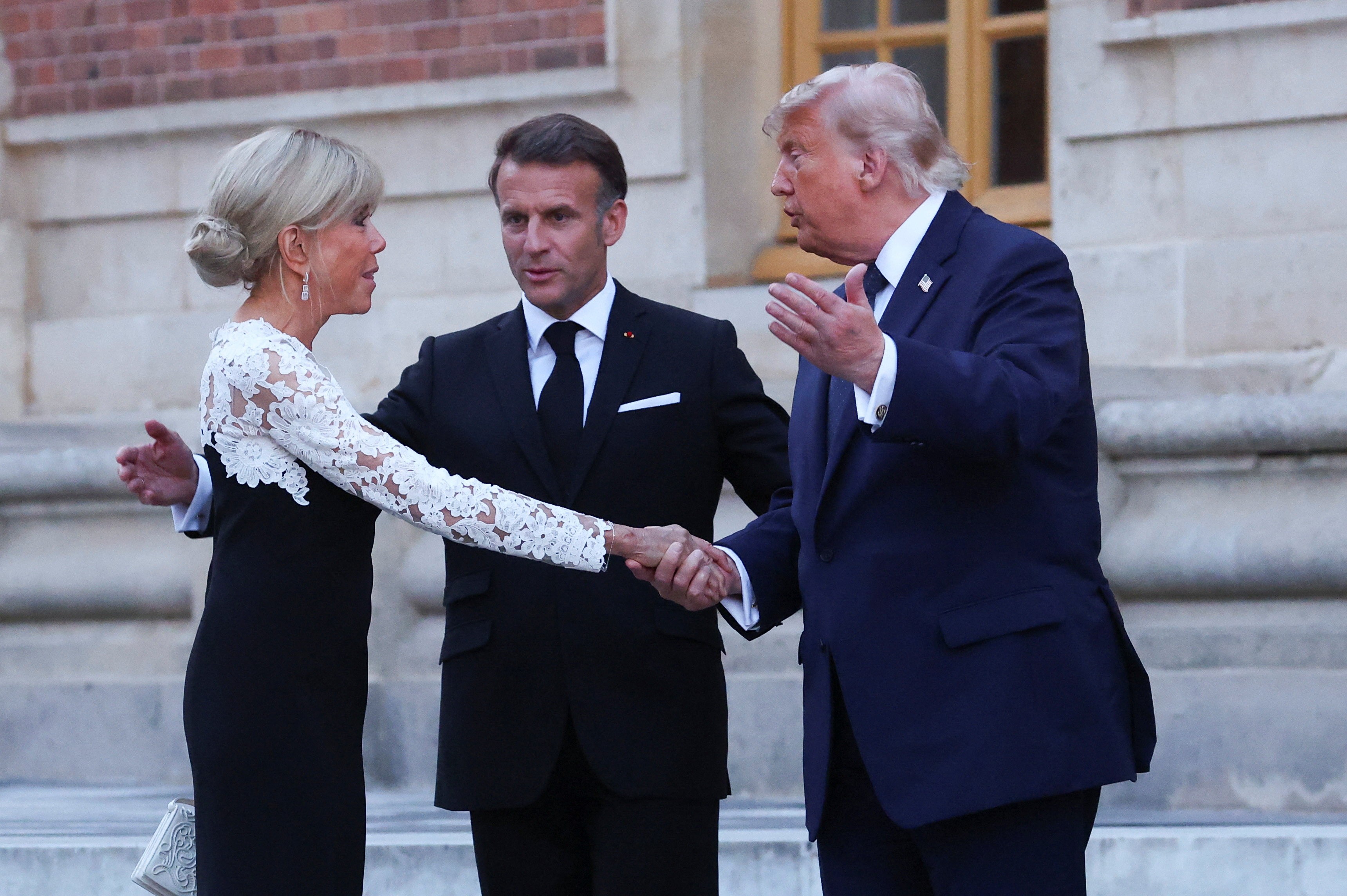 Trump janta com Macron no Palácio de Versalhes